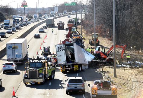 accident on gwb today|New York man dies in crash that caused severe traffic on George。